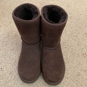 UGG classic boot size 4Y